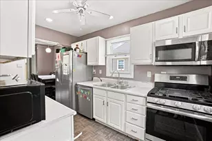 1112 E 39th Pl, Griffith, IN 46319 - Photo 7