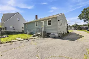 1112 E 39th Pl, Griffith, IN 46319 - Photo 17