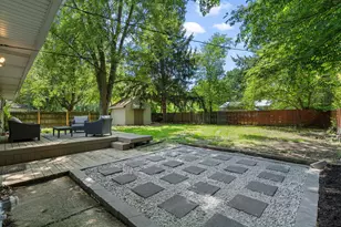 652 N Guyer St, Hobart, IN 46342 - Photo 3