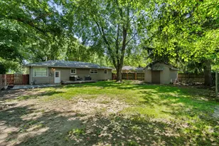 652 N Guyer St, Hobart, IN 46342 - Photo 19