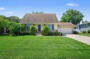 633 Imperial Dr, Crown Point, IN 46307 - Photo 3