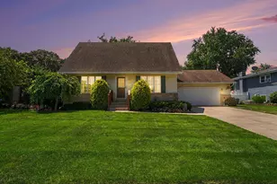 633 Imperial Dr, Crown Point, IN 46307 - Photo 1