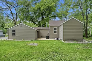 1735 S Fairbanks St, Griffith, IN 46319 - Photo 5