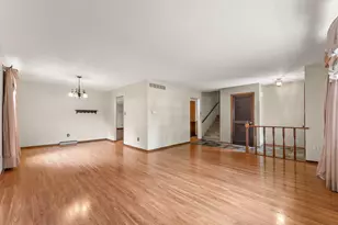 404 Hemlock Ln, Crown Point, IN 46307 - Photo 3