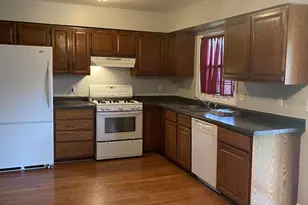 302 Green Acres Dr, Valparaiso, IN 46383 - Photo 9