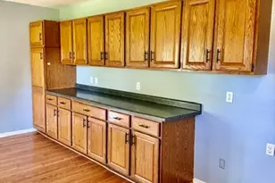 302 Green Acres Dr, Valparaiso, IN 46383 - Photo 9