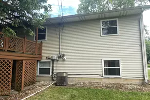 302 Green Acres Dr, Valparaiso, IN 46383 - Photo 3