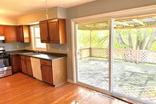 302 Green Acres Dr, Valparaiso, IN 46383 - Photo 7