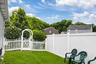 12284 Perry St, Crown Point, IN 46307 - Photo 7