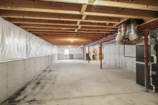 2560 Iowa St, Crown Point, IN 46307 - Photo 27