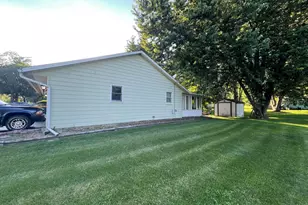 1703 Eisenhower Ave, Valparaiso, IN 46383 - Photo 3