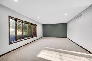 822 Luther Dr, Hobart, IN 46342 - Photo 9