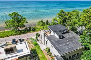 419 E Lake Front Dr, Beverly Shores, IN 46301 - Photo 19