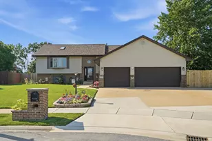 6512 Ravenwood Ave, Portage, IN 46368 - Photo 1