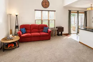 297 Fox Trail Ct, Hobart, IN 46342 - Photo 5