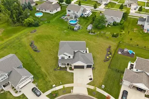 8892 Morning Crest Ct, Saint John, IN 46373 - Photo 3