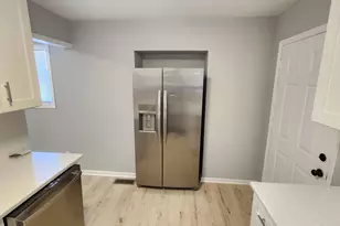916 Cherry St, Hammond, IN 46324 - Photo 9