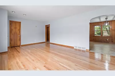 210 S Indiana Avenue, Crown Point, IN 46307 - Photo 5