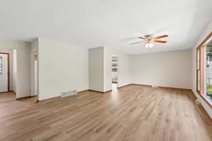 1009 Illinois St, Valparaiso, IN 46383 - Photo 3