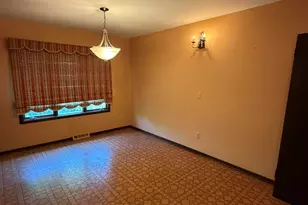 1076 Shoreline Rd, Crown Point, IN 46307 - Photo 11