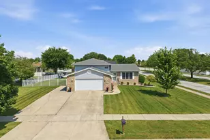 10667 Millard Dr, Saint John, IN 46373 - Photo 3