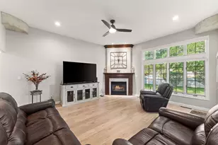 8530 Heather Ct, Saint John, IN 46373 - Photo 5