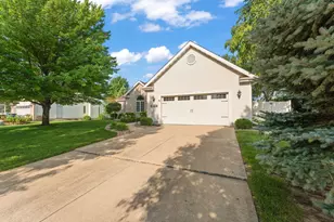 8530 Heather Ct, Saint John, IN 46373 - Photo 3