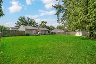 2208 Berwick Dr, Valparaiso, IN 46383 - Photo 15