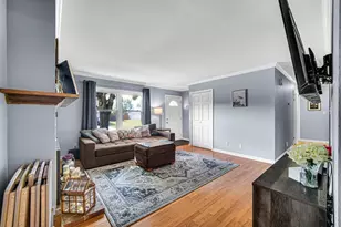 2208 Berwick Dr, Valparaiso, IN 46383 - Photo 7
