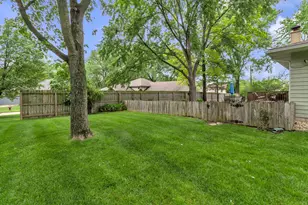 8784 W Oakwood Dr, Saint John, IN 46373 - Photo 27