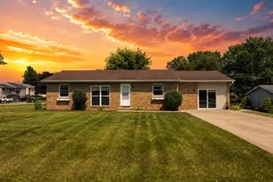 4040 Kingsway Dr, Crown Point, IN 46307 - Photo 1