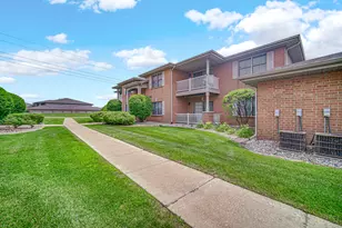 9810 Wildwood Cir, Munster, IN 46321 - Photo 19