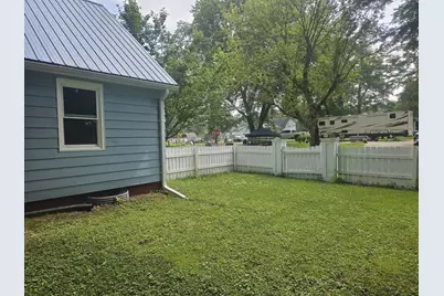 8416 E Lindstrom Lane, New Carlisle, IN 46552 - Photo 9