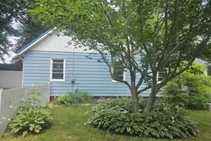 8416 E Lindstrom Ln, New Carlisle, IN 46552 - Photo 5