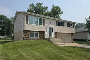 641 205th Pl, Dyer, IN 46311 - Photo 1