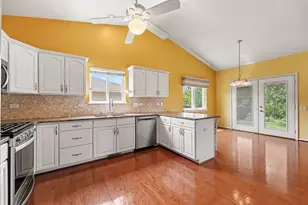 540 Sunflower Ln, Dyer, IN 46311 - Photo 9