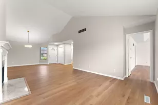10011 Wildwood Ln, Highland, IN 46322 - Photo 3