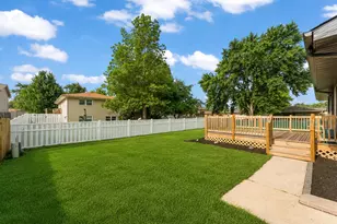 933 Hanover Ln, Dyer, IN 46311 - Photo 3