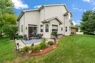 8090 Tuckaway Ct, Crown Point, IN 46307 - Photo 3