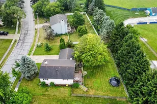 3707 Oak Grove Dr, Valparaiso, IN 46383 - Photo 3