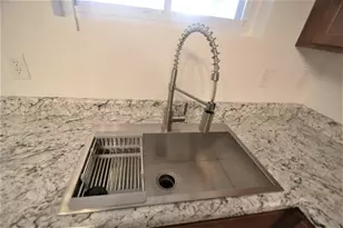 610 Union St, Valparaiso, IN 46383 - Photo 7