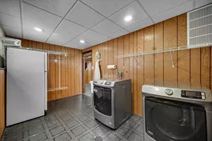 250 Lawndale Dr, Munster, IN 46321 - Photo 27