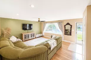 9375 Roosevelt Pl, Crown Point, IN 46307 - Photo 3