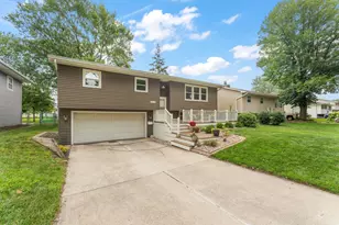 9539 Hawthorne Dr, Munster, IN 46321 - Photo 3