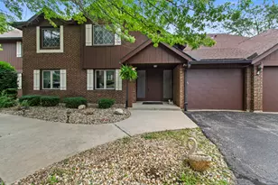 2513 E Lakeshore Dr, Crown Point, IN 46307 - Photo 1
