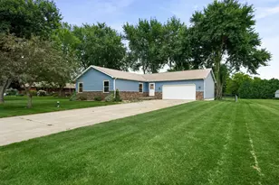 176 Boxwood Ct, Valparaiso, IN 46383 - Photo 3