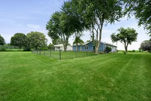 176 Boxwood Ct, Valparaiso, IN 46383 - Photo 5