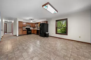 176 Boxwood Ct, Valparaiso, IN 46383 - Photo 11