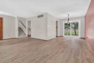 8832 Jefferson Ct, Munster, IN 46321 - Photo 5