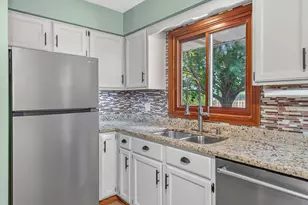 8832 Jefferson Ct, Munster, IN 46321 - Photo 11